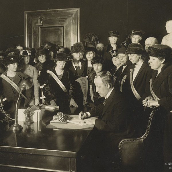 Women in the US are granted the right to vote.